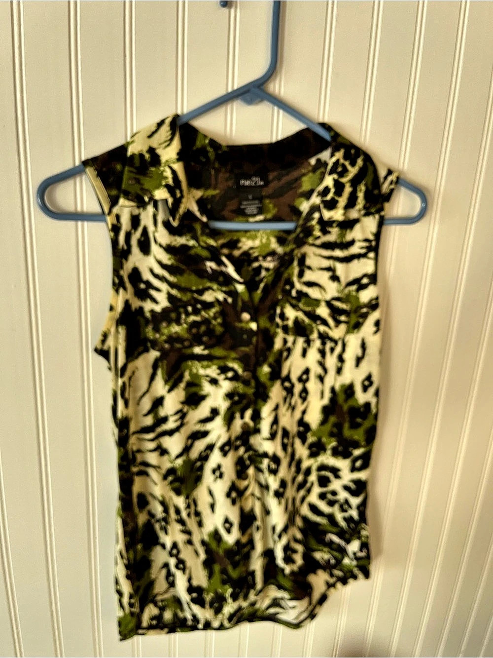Rue21 Animal Print Sleeveless Blouse in Green & Black Size Small
